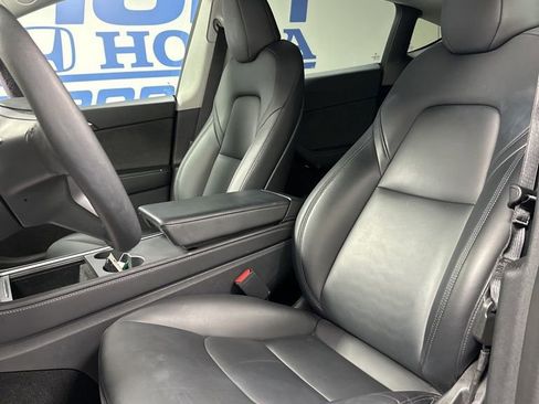 Used 2022 Tesla Model Y Long Range image 12