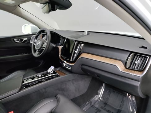 Used 2023 Volvo XC60 B5 Ultimate image 33