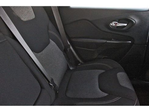 Used 2015 Jeep Cherokee Sport image 15