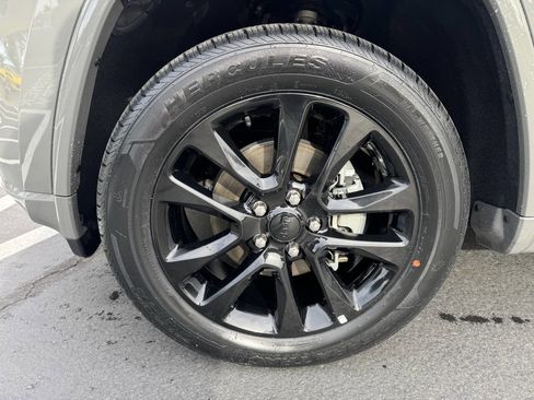 Used 2019 Jeep Grand Cherokee Altitude image 18