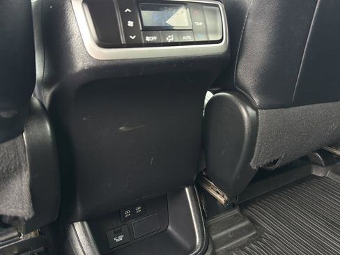 Used 2017 Toyota Highlander SE AWD/4WD image 17