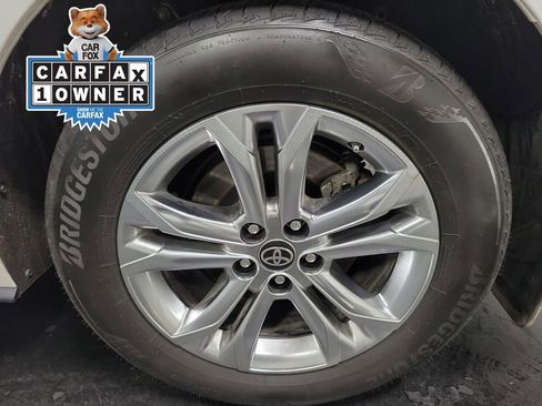 Used 2024 Toyota Sienna Platinum image 10