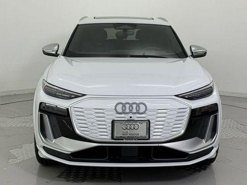 New 2025 Audi SQ6 e-tron Premium image 5