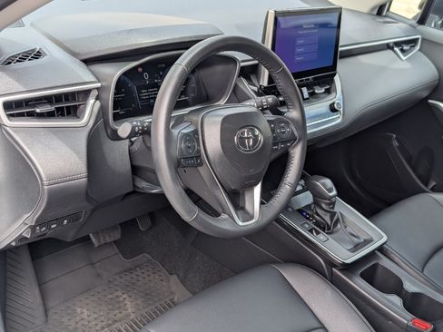 Used 2026 Toyota Corolla Cross XLE FWD image 14