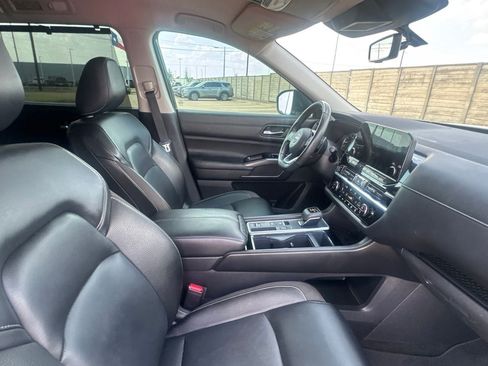 Certified 2023 Nissan Pathfinder SL w/ Black Appearance Package FWD image 29