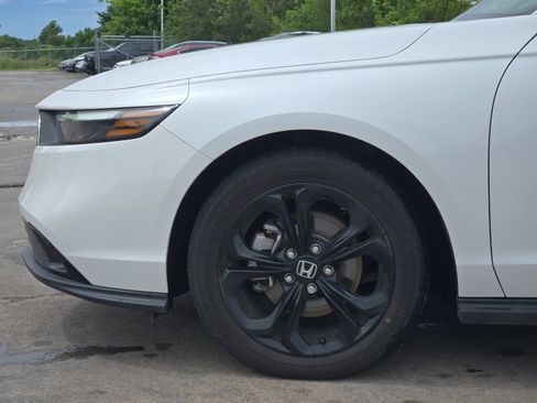 Used 2025 Honda Accord SE image 9