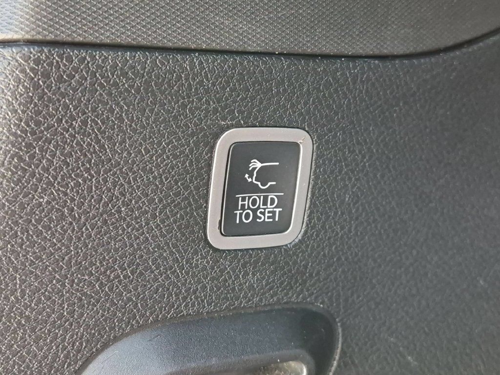Used 2022 Jeep Wagoneer Series III AWD/4WD image 9
