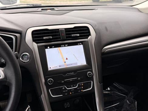 Used 2019 Ford Fusion SE FWD image 29