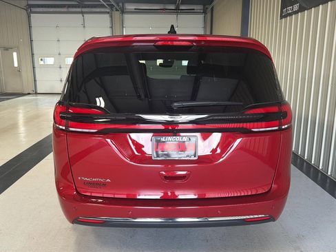 New 2026 Chrysler Pacifica Select image 5