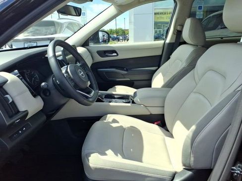 Used 2025 Nissan Pathfinder SL AWD/4WD image 25