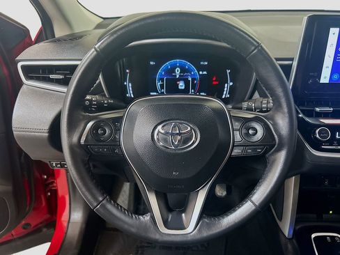 Used 2024 Toyota Corolla Cross XLE w/ Convenience Package FWD image 9