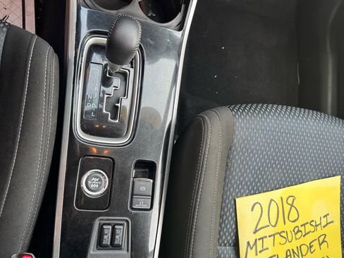 Used 2018 Mitsubishi Outlander ES image 10