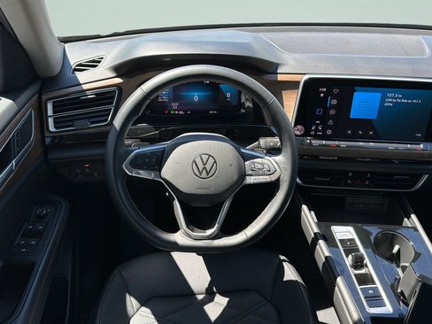Used 2025 Volkswagen Atlas SE AWD/4WD image 10