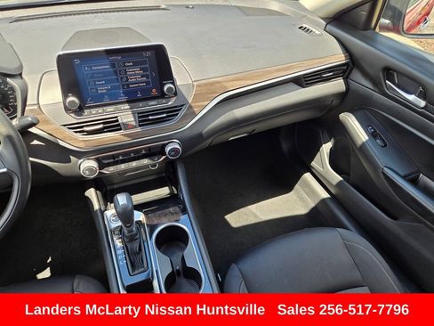 Used 2024 Nissan Altima 2.5 SV FWD image 16