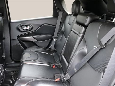 Used 2019 Jeep Cherokee Limited image 14