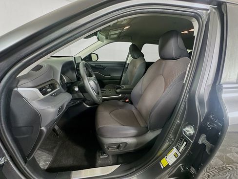 Used 2023 Toyota Highlander LE image 21