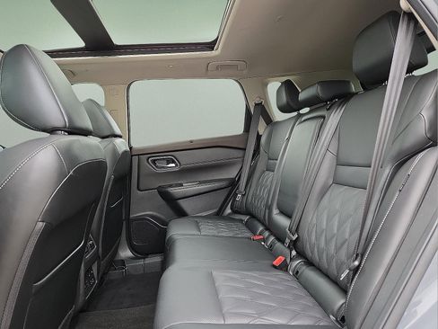 Used 2022 Nissan Rogue Platinum w/ Head-Up Display Package image 10