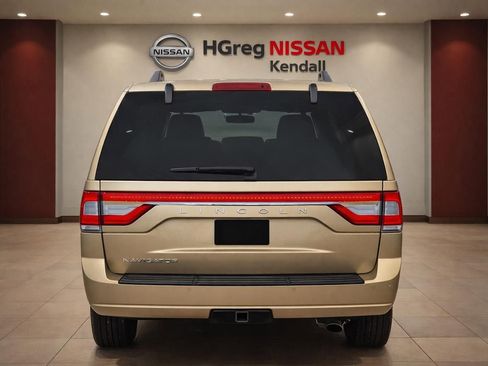Used 2017 Lincoln Navigator Select AWD/4WD image 6
