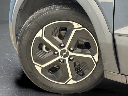 Used 2023 Kia Niro EX image 32