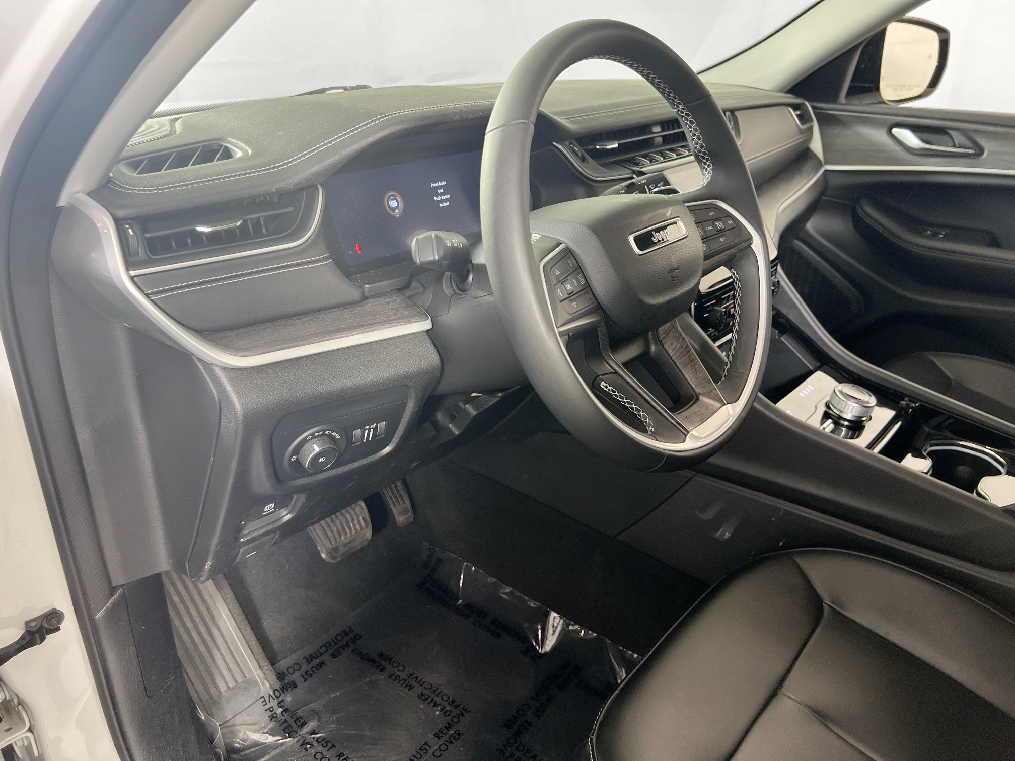 Used 2023 Jeep Grand Cherokee Limited AWD/4WD image 9