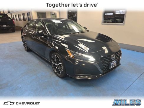 Used 2024 Nissan Altima 2.5 SR FWD image 1