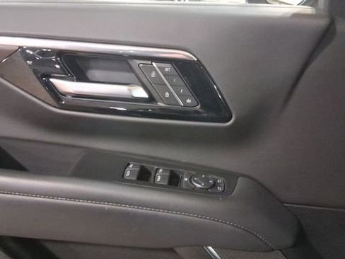 Used 2025 Chevrolet Tahoe LT image 32