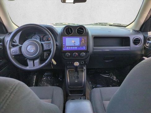 Used 2014 Jeep Patriot Latitude FWD image 15