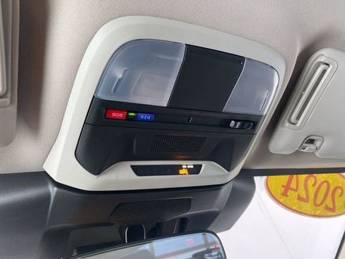 Used 2024 Subaru Crosstrek 2.0i Premium image 17