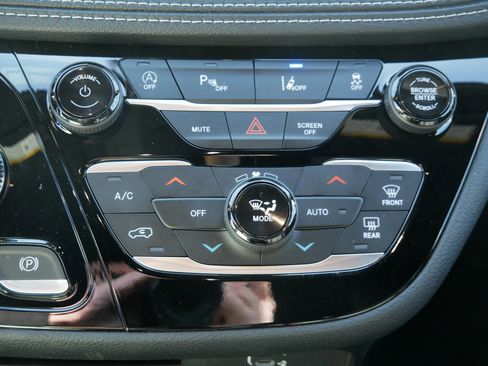 New 2026 Chrysler Pacifica Select FWD image 18