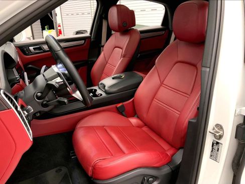 Used 2022 Porsche Cayenne Coupe image 5