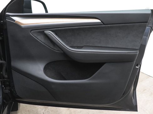 Used 2024 Tesla Model Y Long Range image 17