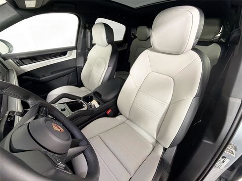 Certified 2026 Porsche Cayenne Coupe AWD/4WD image 5