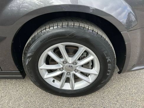 Used 2018 Dodge Grand Caravan SXT FWD image 11