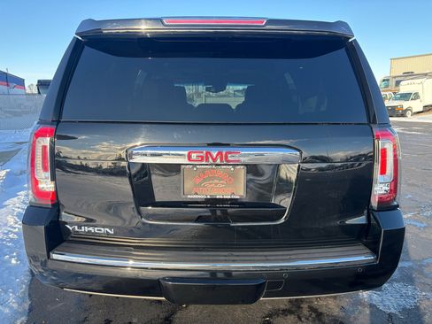 Used 2017 GMC Yukon Denali image 4