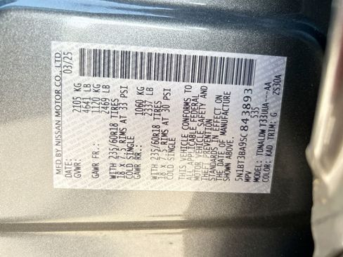 Used 2025 Nissan Rogue SV FWD image 2
