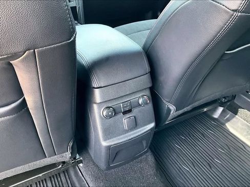 Used 2019 Ford Explorer XLT w/ Equipment Group 202A AWD/4WD image 25