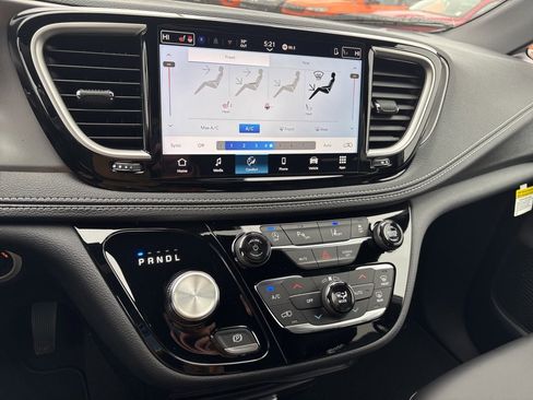 New 2026 Chrysler Pacifica Select image 12