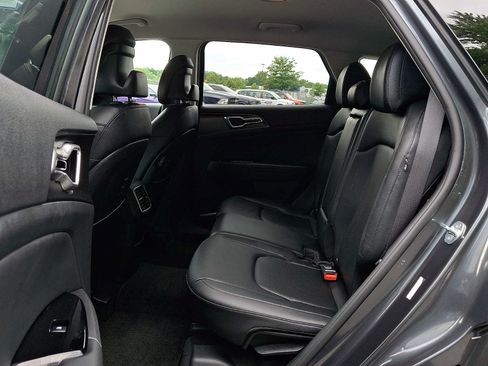Used 2024 Kia Sportage EX AWD/4WD image 10