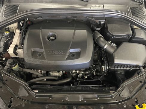 Used 2017 Volvo XC60 T5 Dynamic AWD/4WD image 4