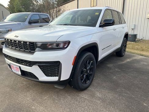 New 2026 Jeep Grand Cherokee Altitude image 3