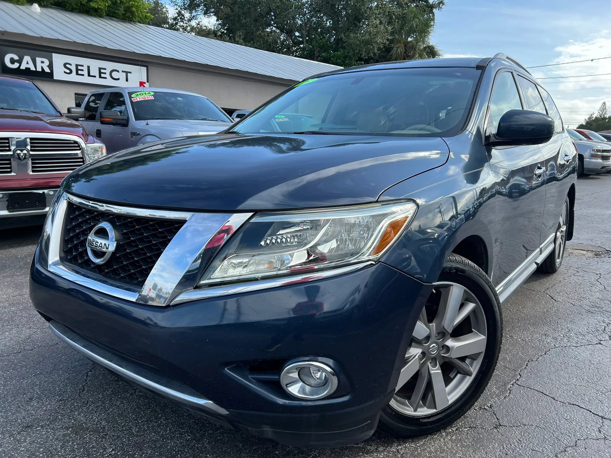 Used 2015 Nissan Pathfinder Platinum w/ Cargo Package FWD image 1