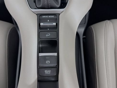 Certified 2024 Honda HR-V EX-L image 20