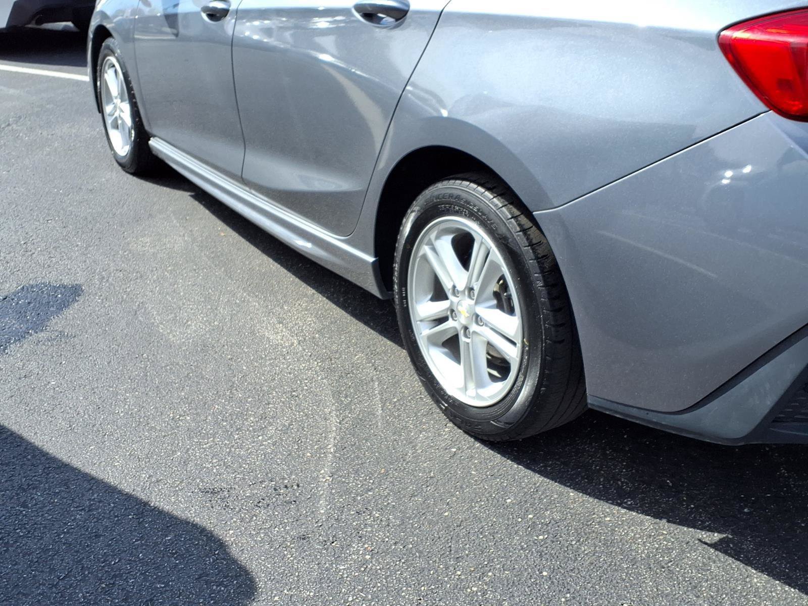 Used 2018 Chevrolet Cruze LT w/ Convenience Package FWD image 21