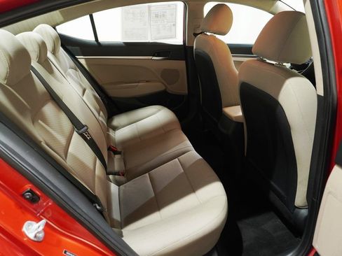 Used 2020 Hyundai Elantra SE image 12