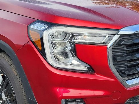 Used 2024 GMC Terrain SLE w/ Driver Convenience Package image 5