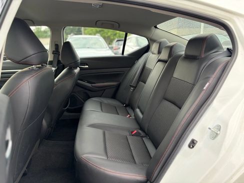 Used 2023 Nissan Altima 2.5 SR FWD image 9