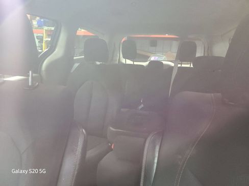 Used 2017 Chrysler Pacifica LX image 26