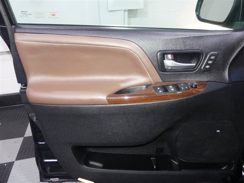 Used 2017 Toyota Sienna Limited Premium AWD/4WD image 18