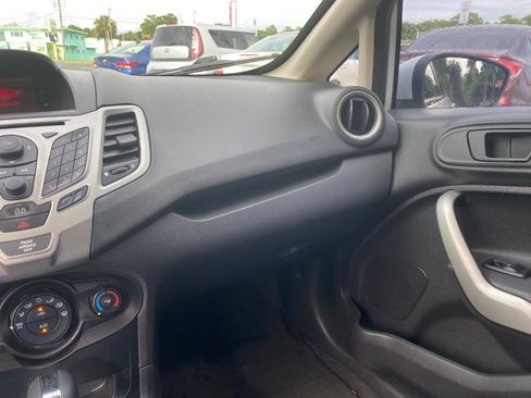 Used 2013 Ford Fiesta SE FWD image 27