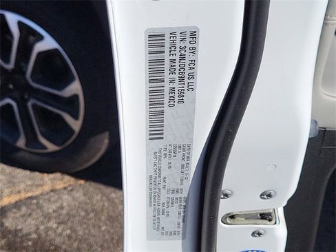 Used 2022 Jeep Compass Limited w/ Sun and Sound Group image 33